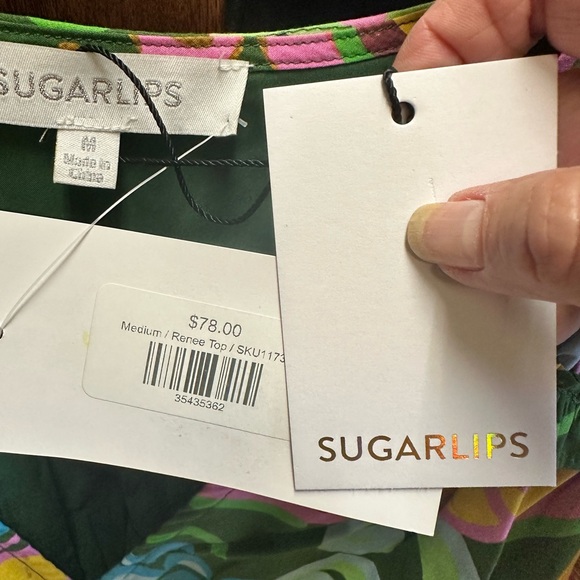 NWT SUGARSLIPS Printed statement blouse. - Picture 4 of 4